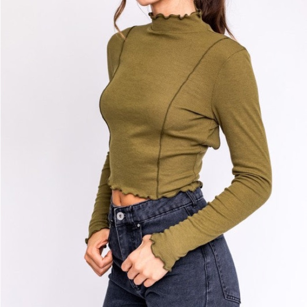 green ribbed long sleeve cropped top w/ back hole detail & lettuce edge hem